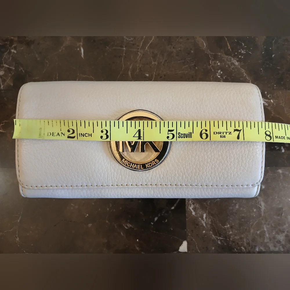 Michael Kors Wallet with Gold Logo - Picture 12 of 16